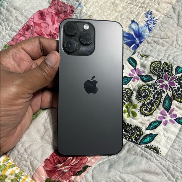 I’m selling an iPhone 14 pro max 256 gb unlocked flawless - Picture 1 of 10